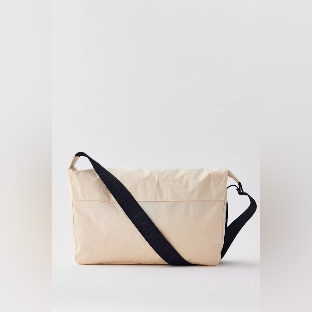 BAGGU Nylon Messenger Bag NWT - Ivory - Picture 3 of 8